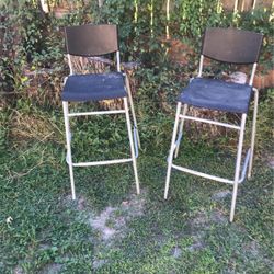 2 Plastic Bar Stools