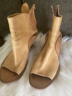 Free People Boots Size 8 Or 8 1/2 Says 39