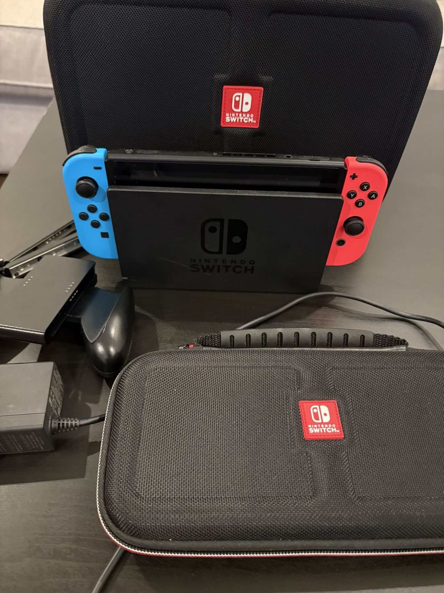 nintendo switch 1 bundle + cases