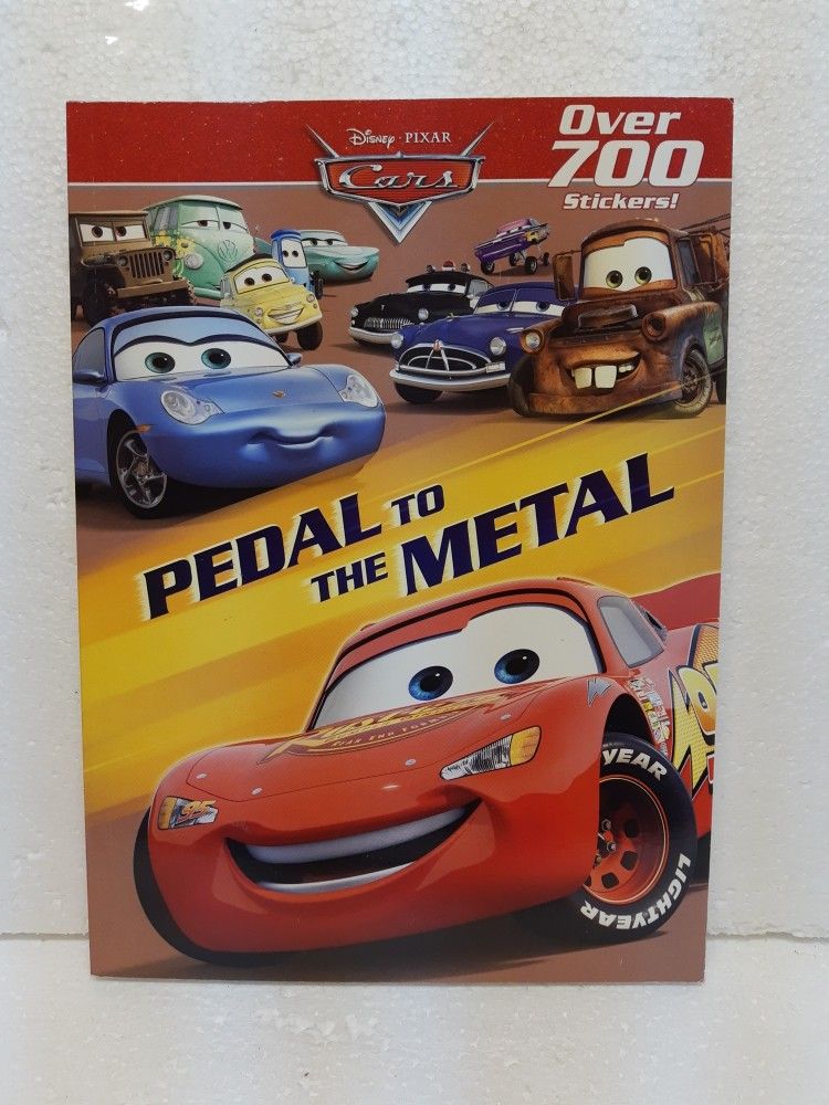 Lightning McQueen Over 700 Stickers And Coloring Book