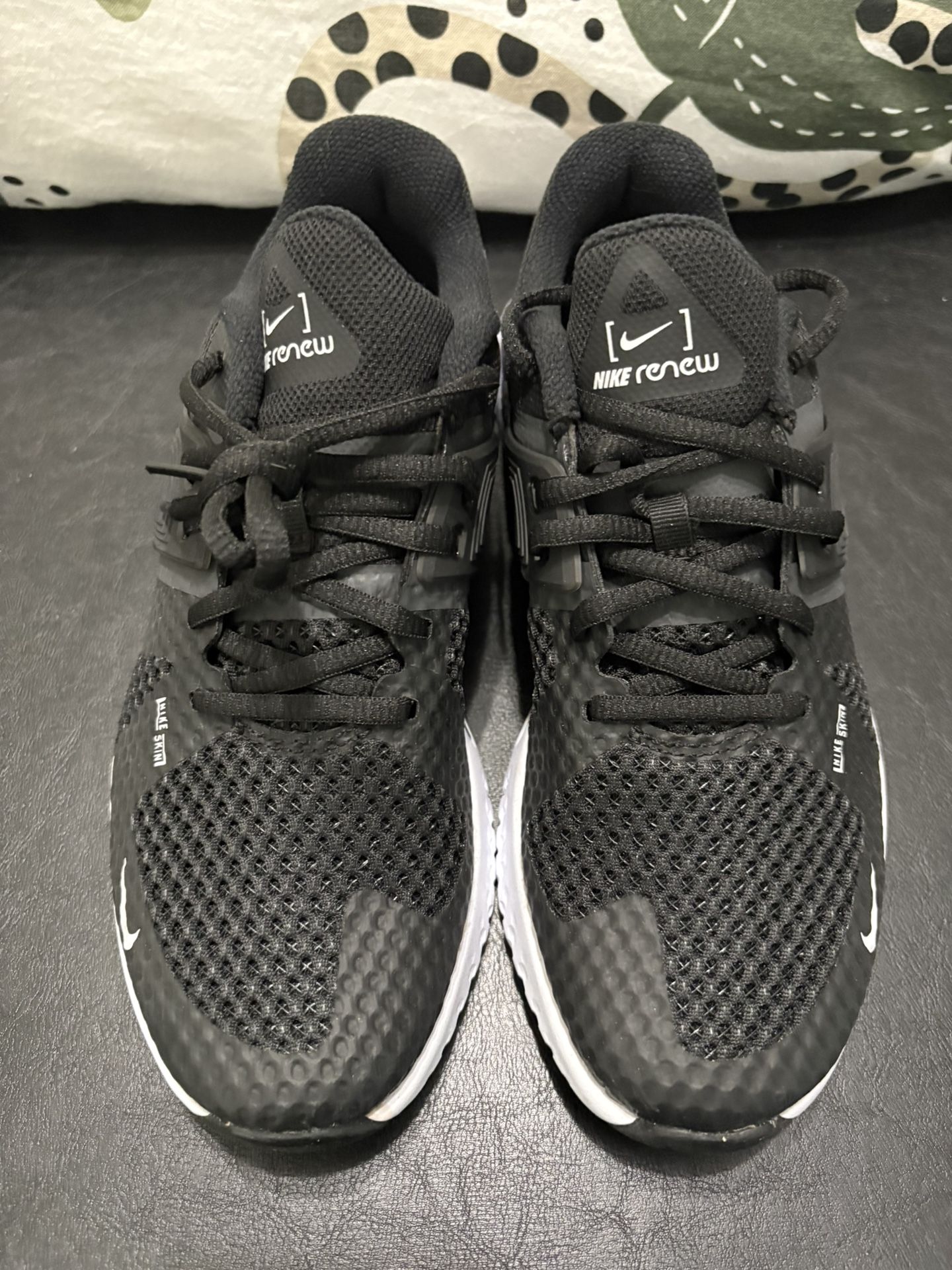 New Mens Nikes Men’s Size 6