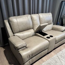 NEW Condition Love seat Recliner Sofa 