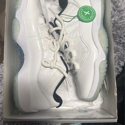 JORDAN 11s LEGEND BLUE SIZE 6