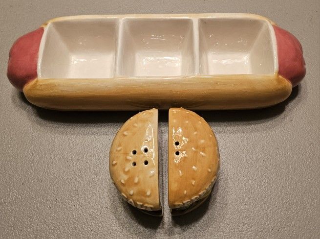 Hamburger And Hot Dog Condiment Server And Salt Pepper Shakers