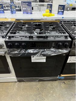 Brand new Samsung Bespoke 30 in. 5-Burner Smart Slide-In Gas Range in Matte Black Steel with Precision Knobs