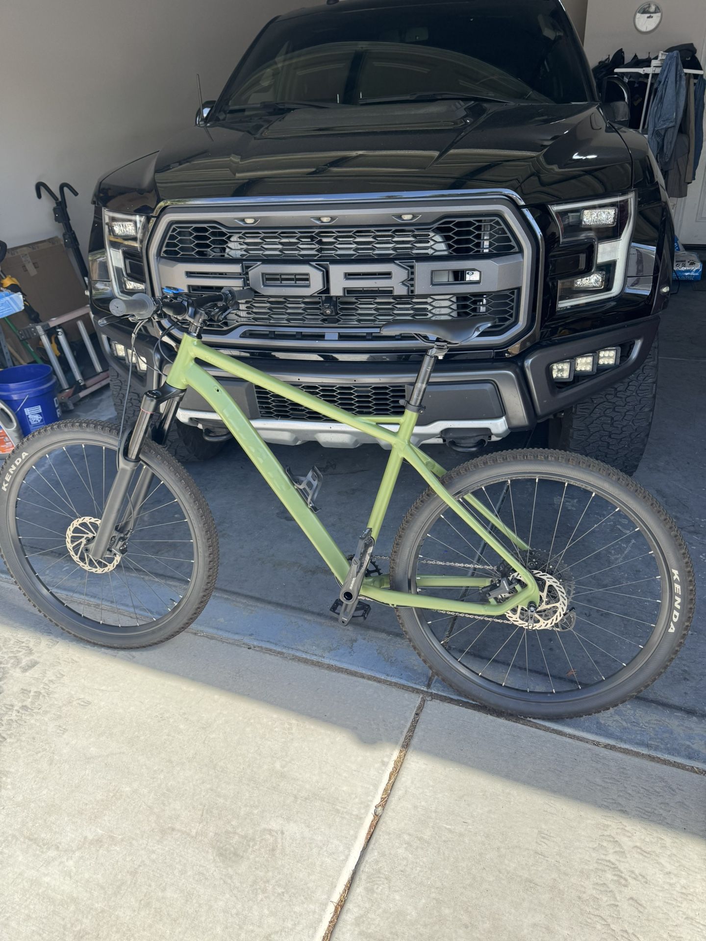 Mountain Bike 29”.   War Draconic RTC