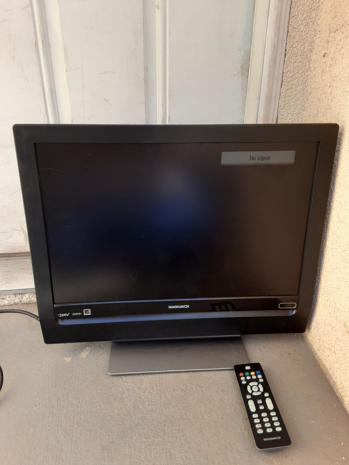 MAGNAVOX TV 19 INCHES WITH HDMI AND REMOTE