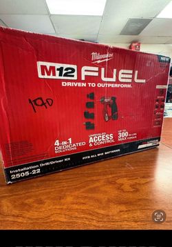 Milwaukee new kit installation drill driver , battery and charger