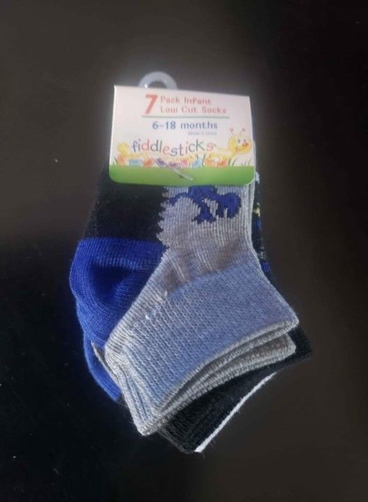 7 pack of infant low-cut socks for babies aged 6-18 months.