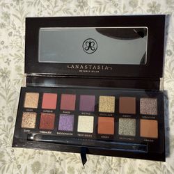 Anastasia Beverley Hills x Jackie Aina Eyeshadow Palette