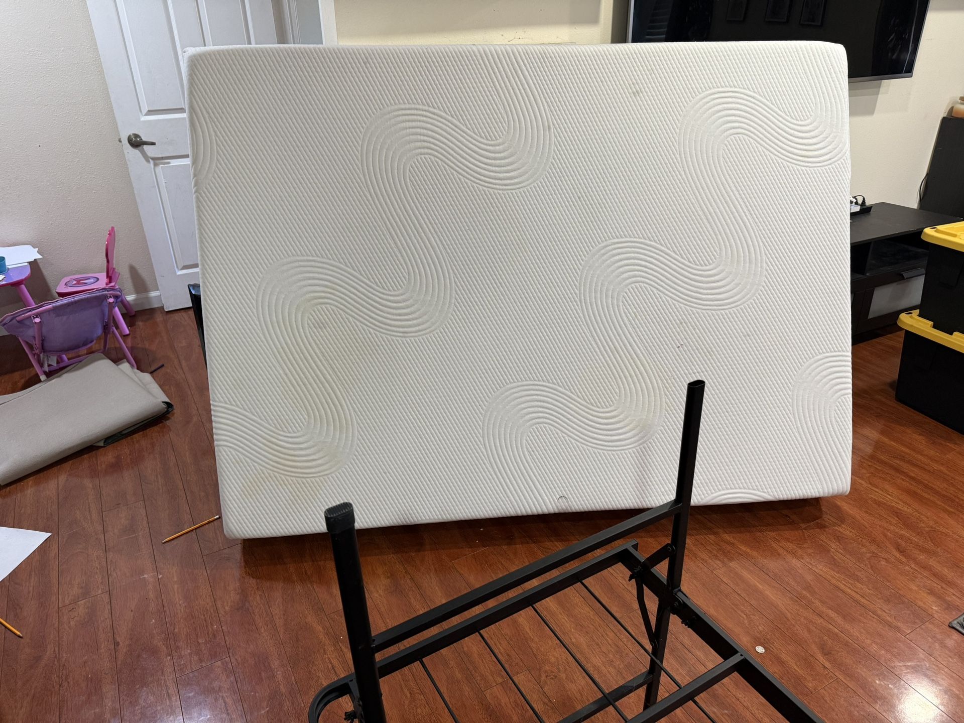 SUBRTEX 12 Inch Gel Foam Mattress & Metal Bed Frame