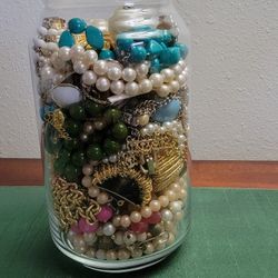 Bulk Vintage Costume Jewelry. 