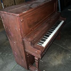 Antique piano 