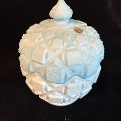 Westmoreland Glass “”Old Quilt” Covered Dish