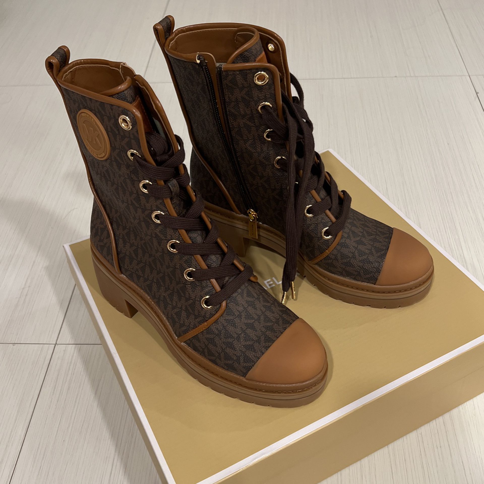 MICHAEL KORS BOOTS for Sale in Miami, FL - OfferUp