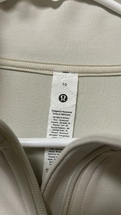 Lululemon off White  Top  like New  55$ pk up Everett Mall way