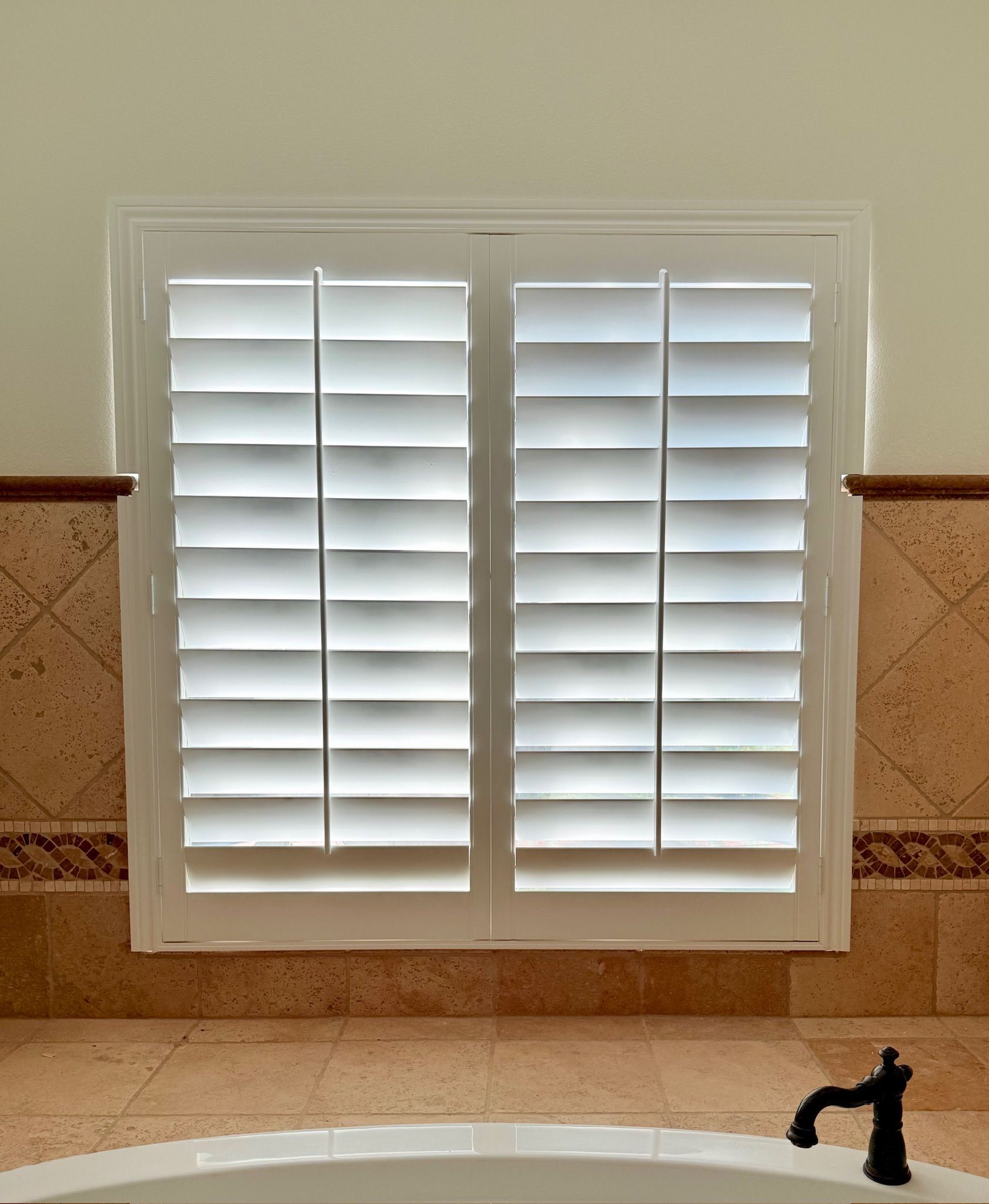 Interior Wood Shutters- Custom, Plantation, Professional Installation, Licensed Company, Window Treatments & Coverings, Persianas De Madera, Espanol