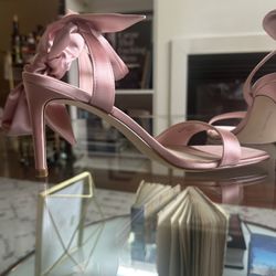 BRAND NEW Blush Heel w/ Ribbon Bows