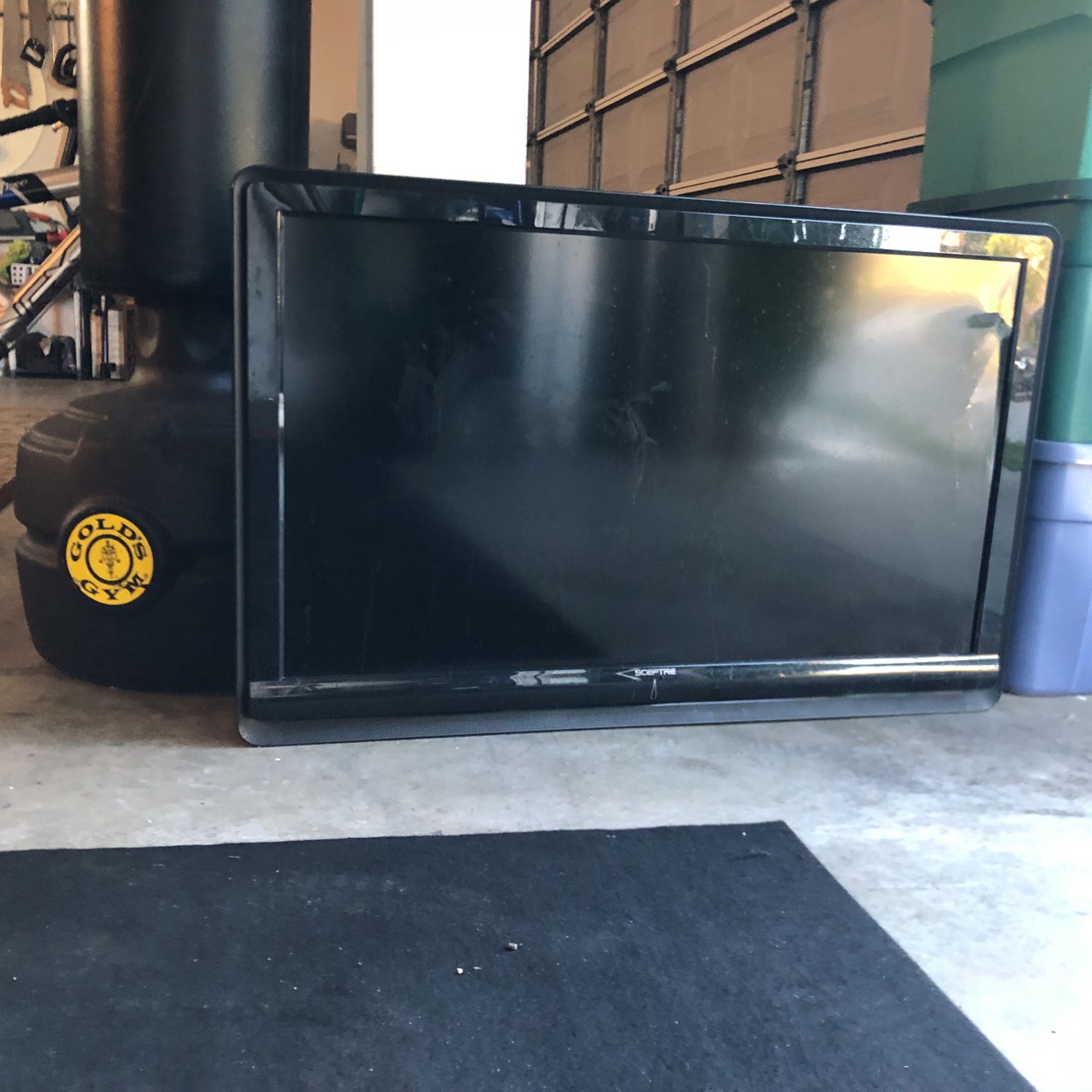 55 INCH 1080ip HDTV WITH WALL MOUNT