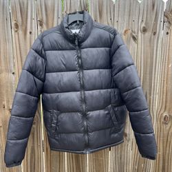 Old Navy puff jacket - Medium - Excellent Condition - Smooth polyester and comfy