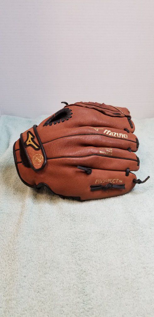 Mizuno GPP 1100 Y1 Lefthanded Baseball Glove 