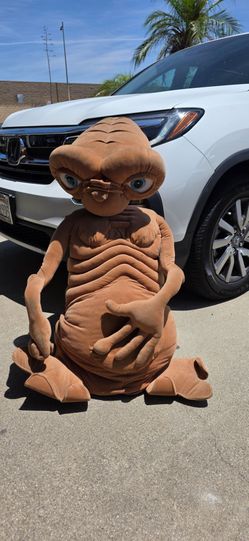 E.T 2002 rare 40 inch plush doll