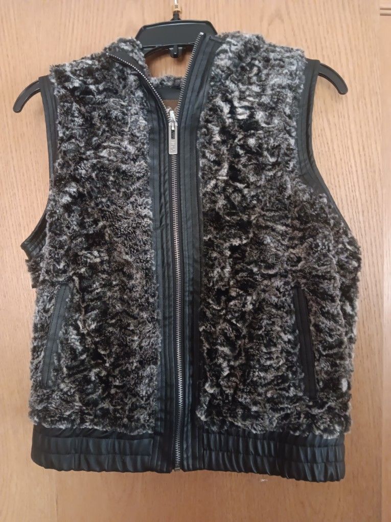 Women's Size Medium, YMI FAUX FUR VEST