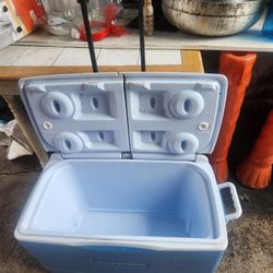 30 Qts Rubbermaid Cooler