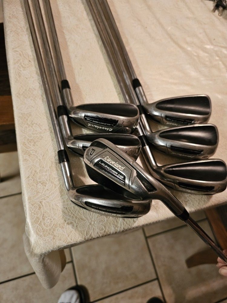GOOD CONDITION! CLEVELAND LAUNCHER HB GOLF CLUB IRON SET