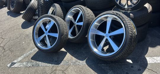 WHEELS AMERICAN RACING 22” STAGGERED