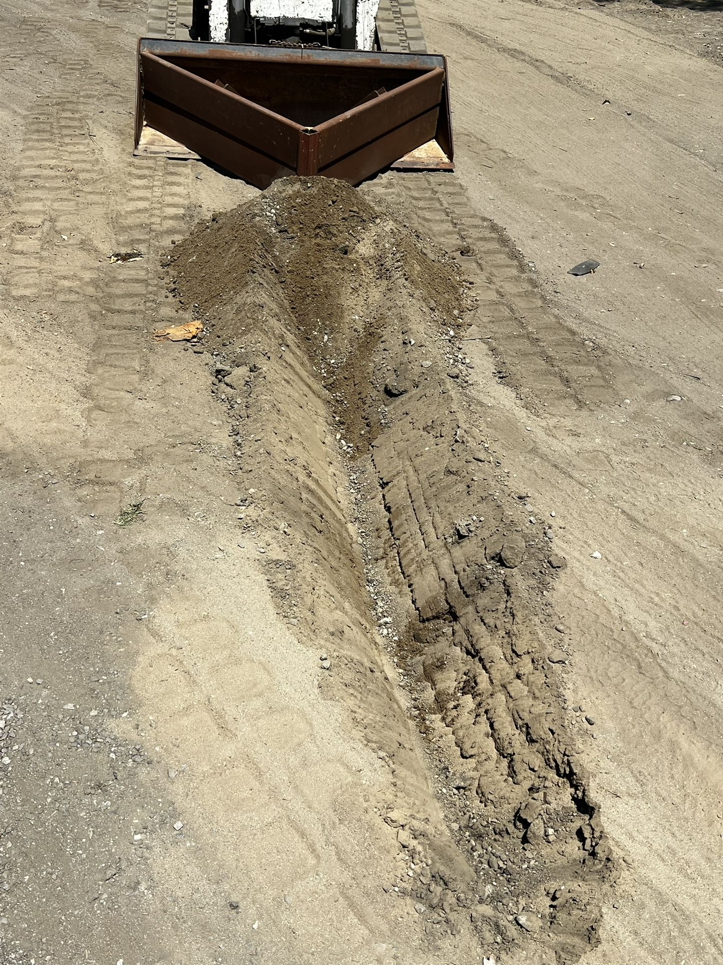 SKID STEER BOBCAT BUCKET V-BUCKET DITCH BUCKET TRENCHER BUCKET UNKNOWN