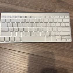 Apple Model A1255 Keyboard 