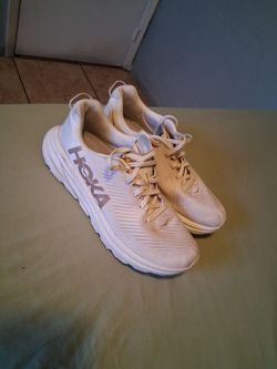 Hoka us 9.5b  uk 8