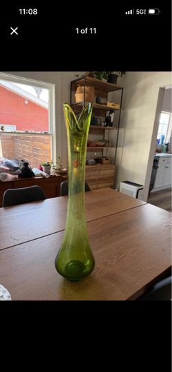 L.E. Smith simplicity patter  MCM "Two-Arm" (orTwo-Finger) Swung Vase 25.5'
