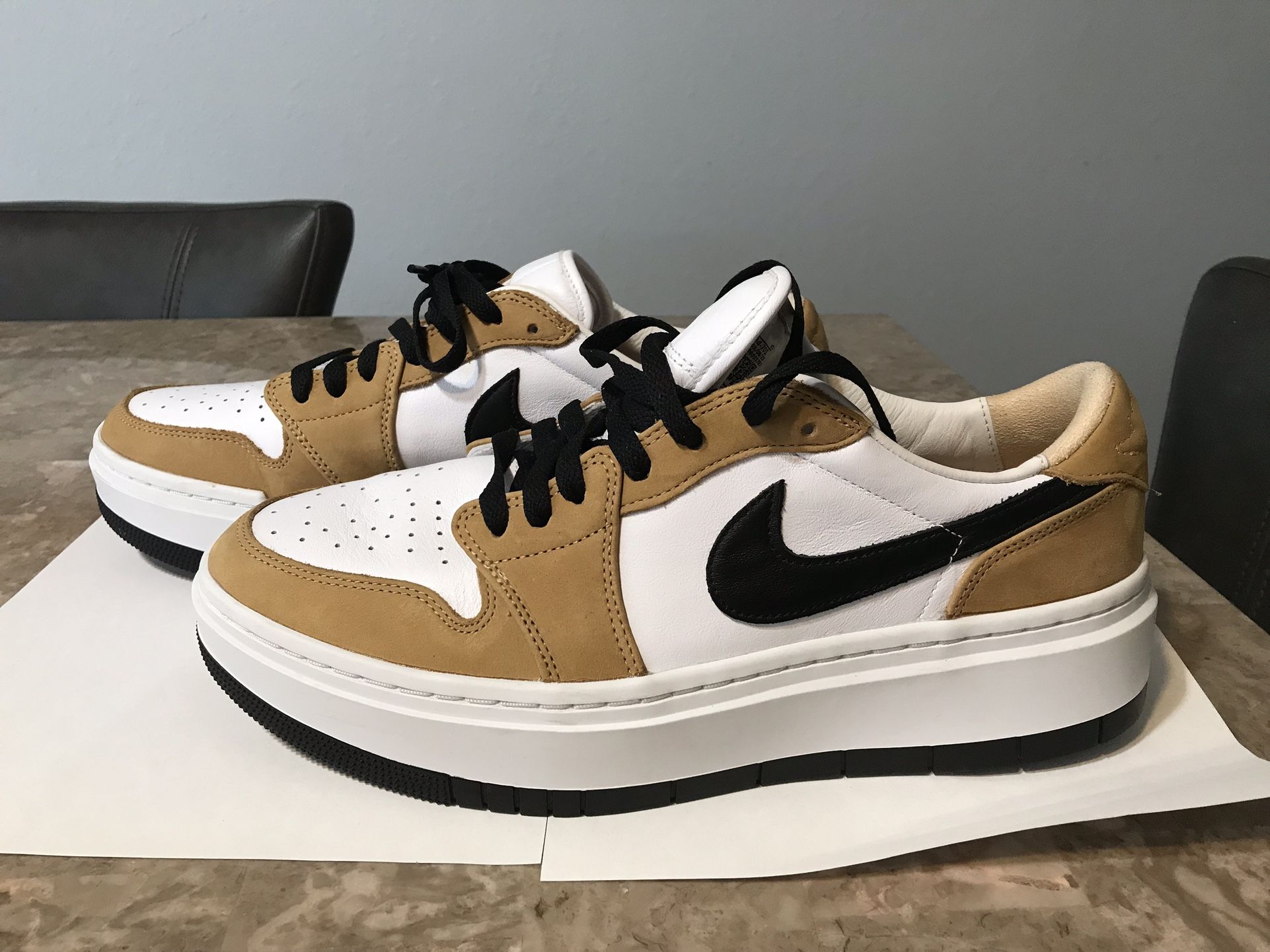 DH7004-701 Nike Air Jordan Men Size 12