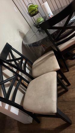 Comedor en muy buenas condiciones 4 sillas