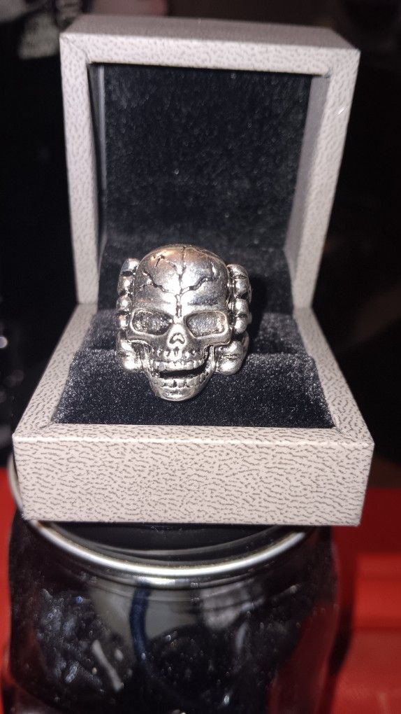 Must Pick Up Men's Skull Ring Silver plated Size 8 Or 9 Not To Sure Never Wear It But Its So Cool Looking