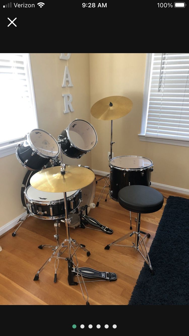 Full Drum Set 5 Piece 2 Cymbals And Stands Great For Beginners