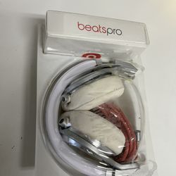 Headphones Beats By Dr Dre Pro New Never Used I Open To Take A Pictures Over Head White/ Silver Working Is A DJ Classic 