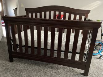 Crib with mattress and full size rails.