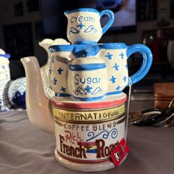 Vintage Chez Cafe Cardinal Blue & White French Roast Coffee Pot Pitcher Tea Pot