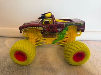 Monster Jam trucks 1:24
