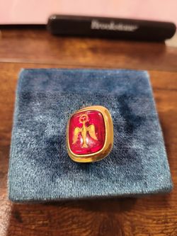 Vintage Catholic Peace Dove Red Acrylic Goldtone Pin 3/4" f11