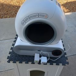 SELF CLEANING CAT LITTER BOX