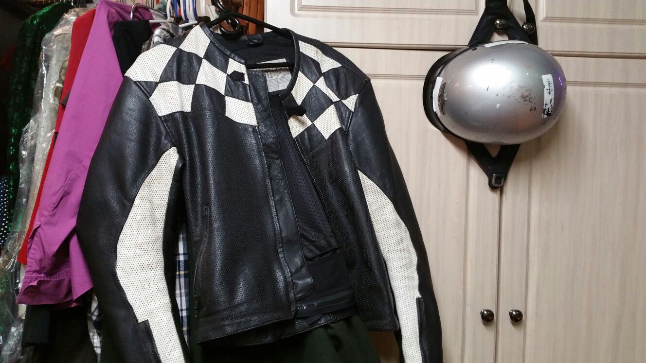 PRICE REDUCED-Triumph Motorcycle Men's Leather Jacket Size 4 4/54