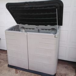 Rubbermaid Outdoor Storage Shed Bin Locker Chest Trunk 4ft Tall 5ft Wide 30in Deep -  No Deliveries 