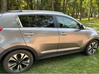 2011 KIA Sportage grey sport model