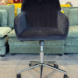 Wide backrest and seat cushion, silver metal base for enhanced stability, velvet office chair, home/office furniture（Black）  💰50$