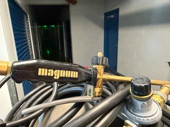 Roofing torch