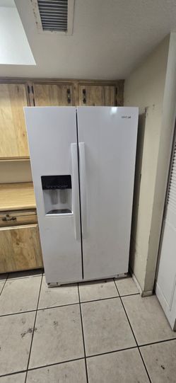 Whirlpool Fridge with freezer